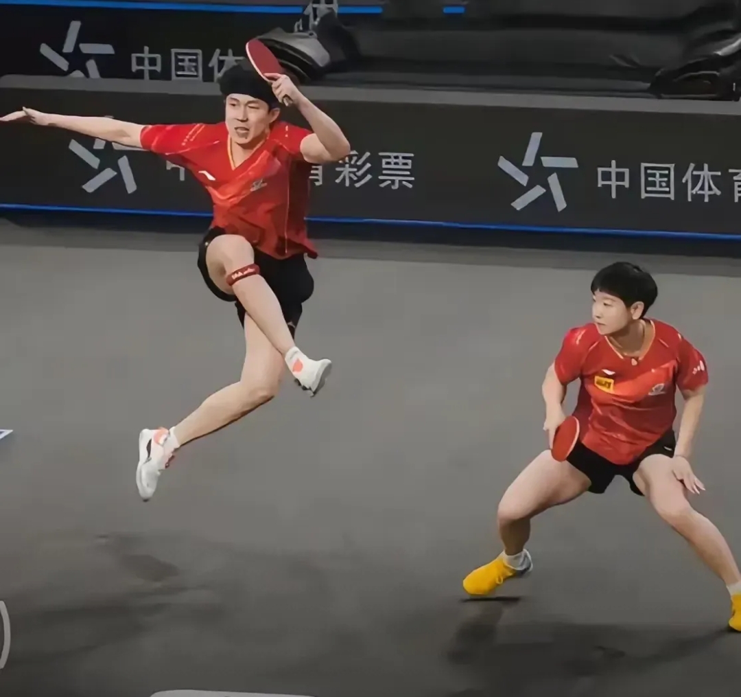 乐鱼电竞在线平台-&quot;运动员坚持到底，逆转获胜瞬间感动全场&quot;的简单介绍