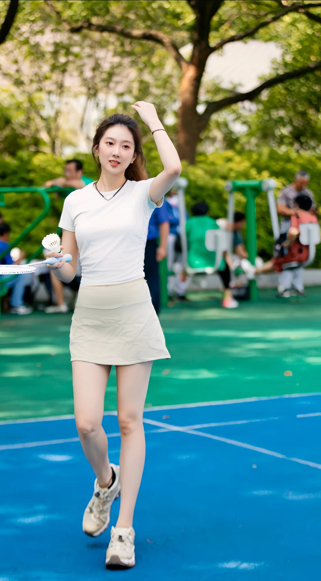 球场内外：运动员的生活与训练故事