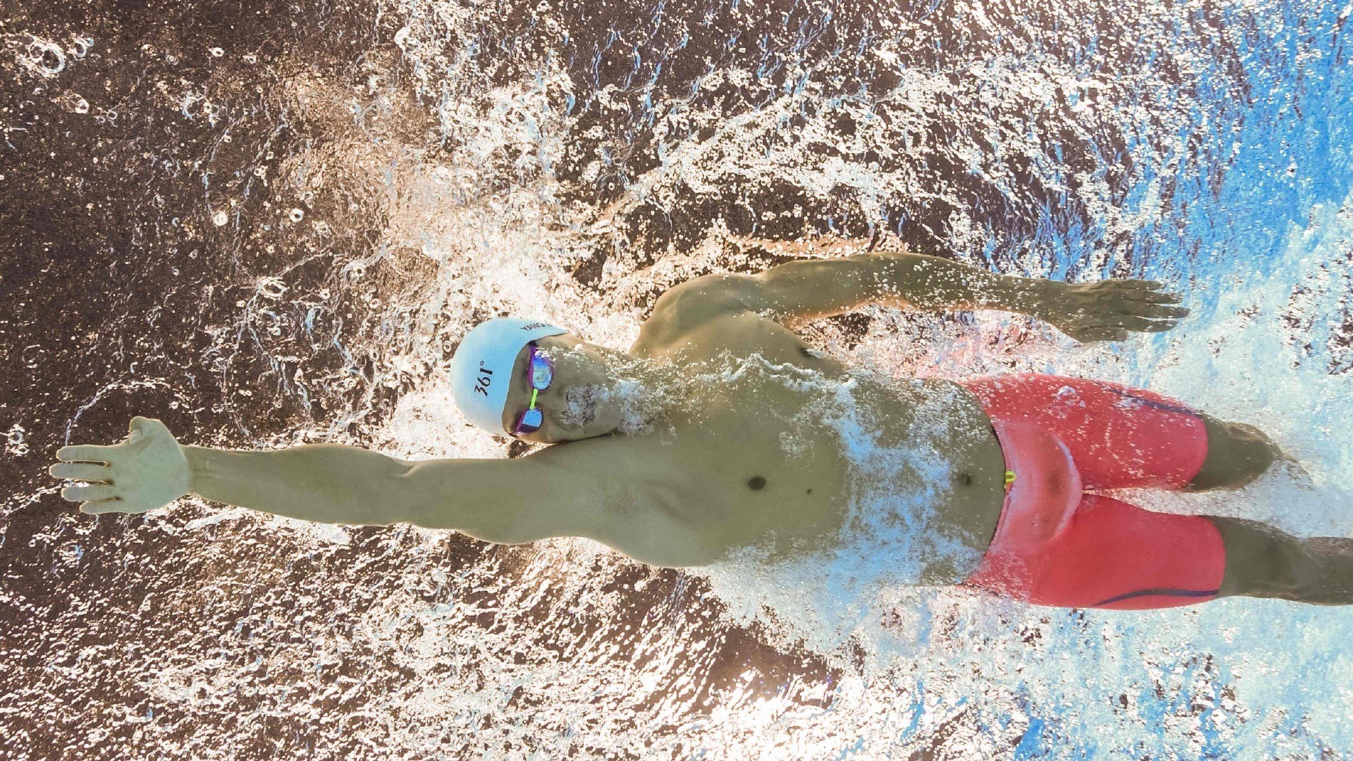 球场风采:运动员的场上风格与个人特色,描写球场上运动员风采